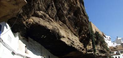 Setenil de las Bodegas - miasto między skałami